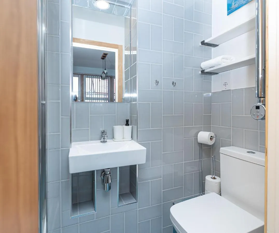 New Stylish Studio Flat Near Woolwich Tube London Apartment