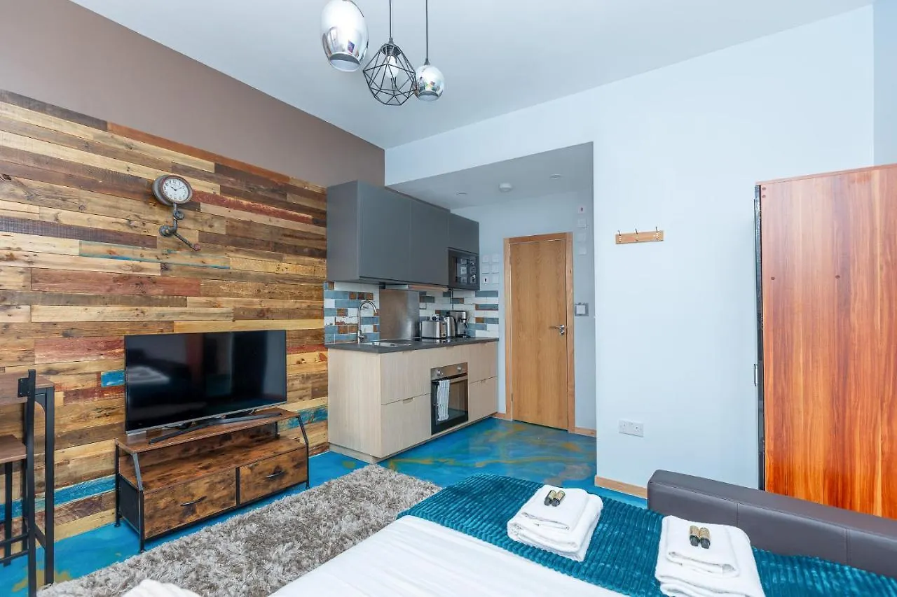 New Stylish Studio Flat Near Woolwich Tube London