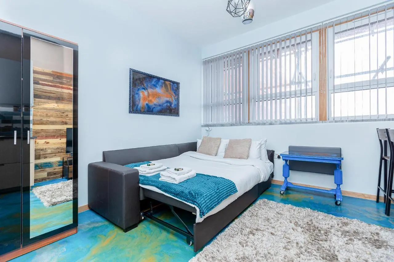 New Stylish Studio Flat Near Woolwich Tube London 0*,