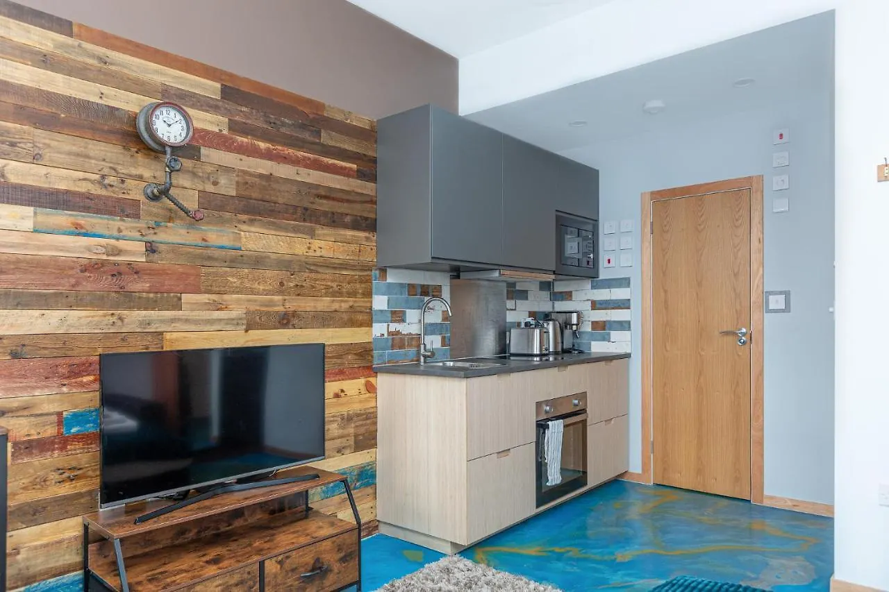 New Stylish Studio Flat Near Woolwich Tube London